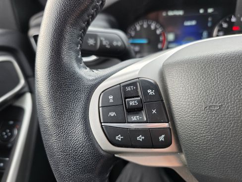 Certified 2022 Ford Explorer XLT w/ Equipment Group 202A image 16