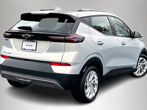 Used 2023 Chevrolet Bolt EUV LT image 5