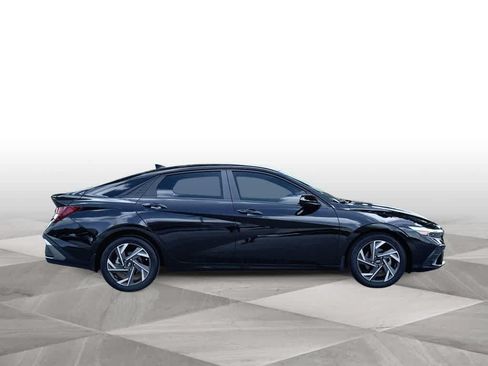 Used 2025 Hyundai Elantra Sport w/ Cargo Package FWD image 9