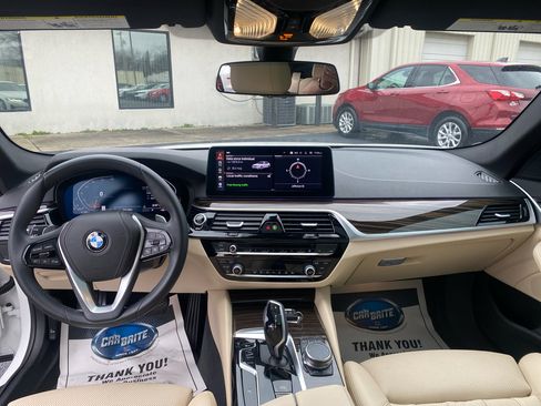 Used 2023 BMW 530i w/ Convenience Package image 13