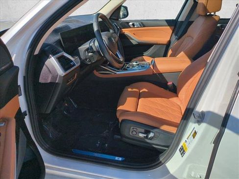 Used 2024 BMW X7 xDrive40i w/ Premium Package AWD/4WD image 17