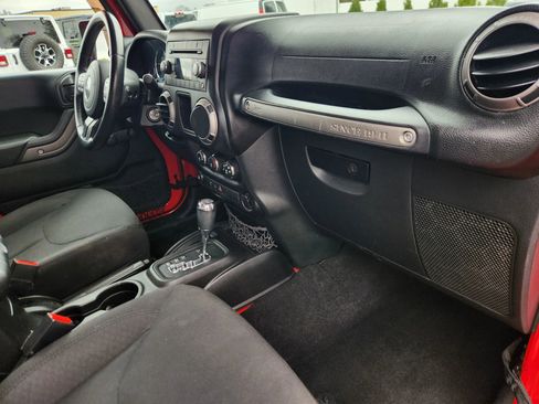Used 2016 Jeep Wrangler Sport w/ Connectivity Group AWD/4WD image 38