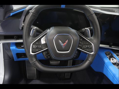 Used 2023 Chevrolet Corvette Stingray Premium Conv w/ Z51 Performance Package RWD image 9