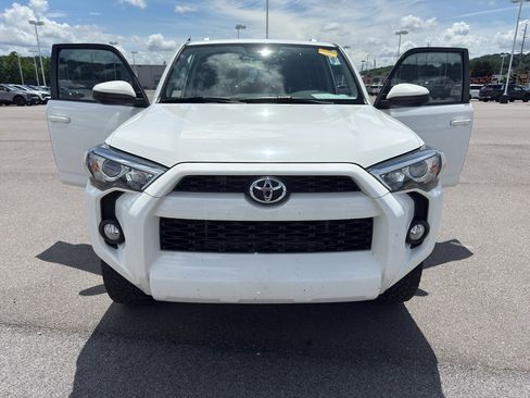 Used 2016 Toyota 4Runner SR5 AWD/4WD image 16