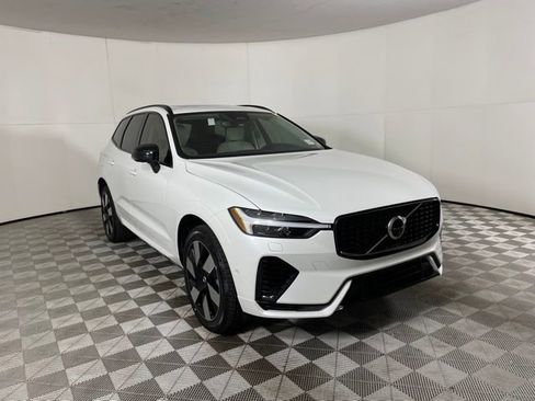 Certified 2024 Volvo XC60 T8 Plus w/ Protection Package Premier image 15