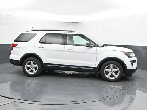 Used 2019 Ford Explorer XLT w/ Equipment Group 201A FWD image 4