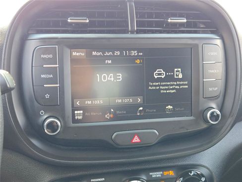 Used 2025 Kia Soul LX w/ LX Technology Package FWD image 27