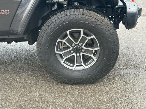 Used 2024 Jeep Gladiator Mojave image 6