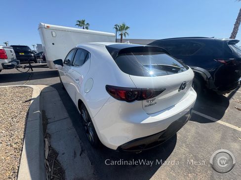 Used 2019 MAZDA MAZDA3 Hatchback w/ Preferred Package FWD image 4