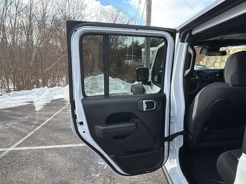 Used 2025 Jeep Wrangler Unlimited Rubicon image 28