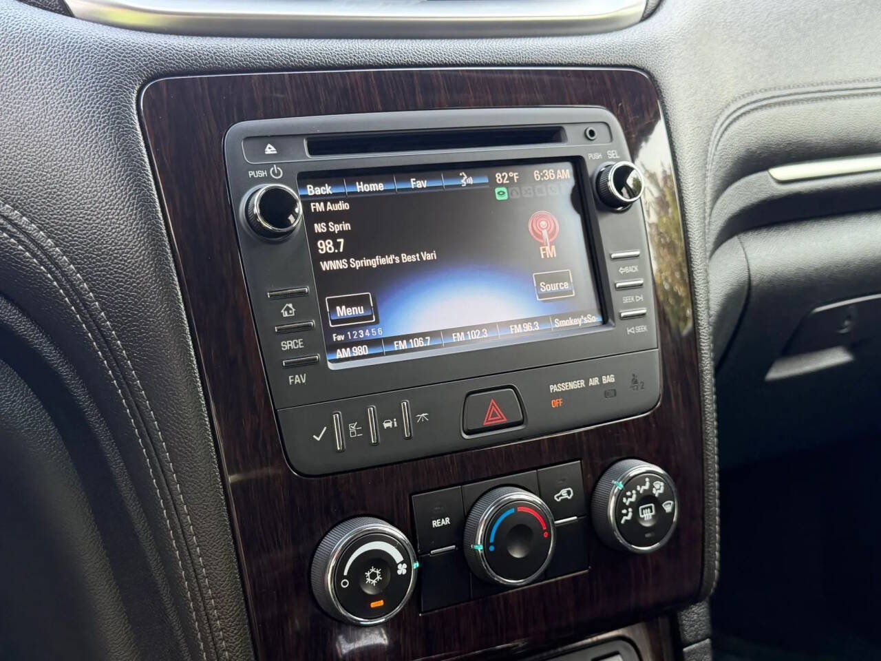 Used 2015 Chevrolet Traverse LT FWD image 12