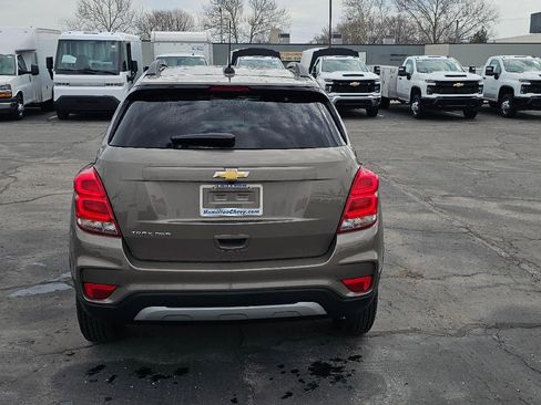 Used 2022 Chevrolet Trax LT w/ LT Convenience Package image 6