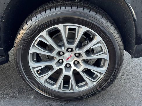 Used 2025 GMC Yukon XL Denali image 10