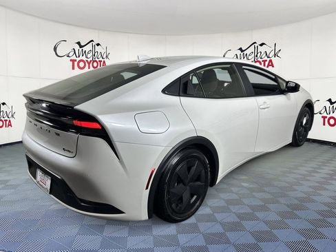 Used 2025 Toyota Prius Plug-In Hybrid image 7