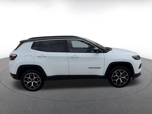 Used 2025 Jeep Compass Limited image 16