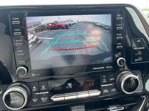 Certified 2021 Toyota Highlander XLE AWD/4WD image 21