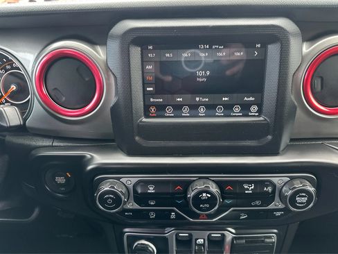 Used 2020 Jeep Wrangler Unlimited Sahara image 21