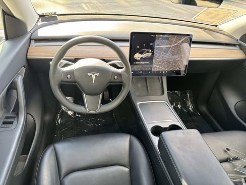 Used 2021 Tesla Model Y Long Range image 9