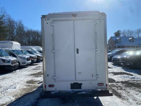 Used 2019 GMC Savana 3500 w/ Power Convenience Package RWD image 6