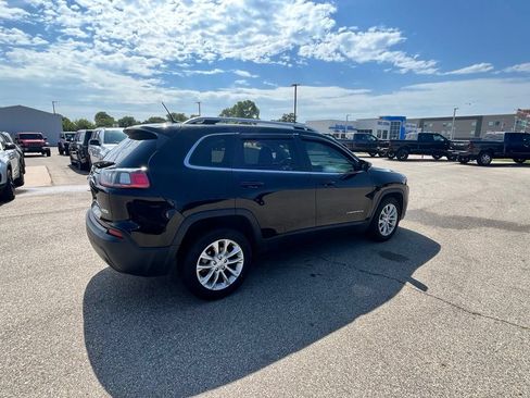 Used 2019 Jeep Cherokee Latitude w/ Popular Appearance Group FWD image 3