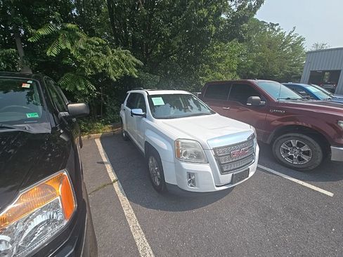 Used 2013 GMC Terrain SLT FWD image 2