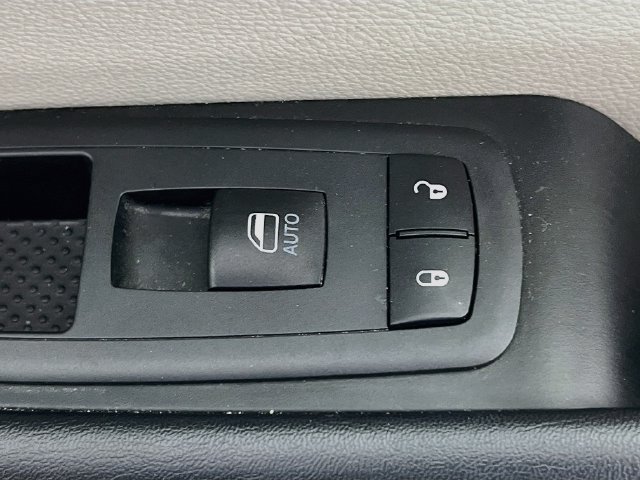 Used 2020 Chrysler Pacifica Touring-L Plus FWD image 32