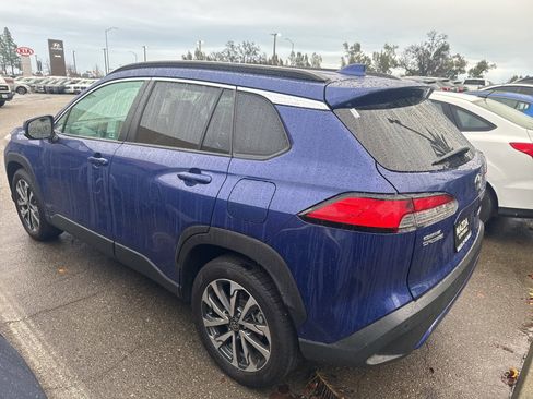 Used 2023 Toyota Corolla Cross XLE image 5