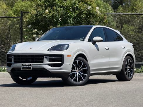 Used 2025 Porsche Cayenne Coupe AWD/4WD image 1