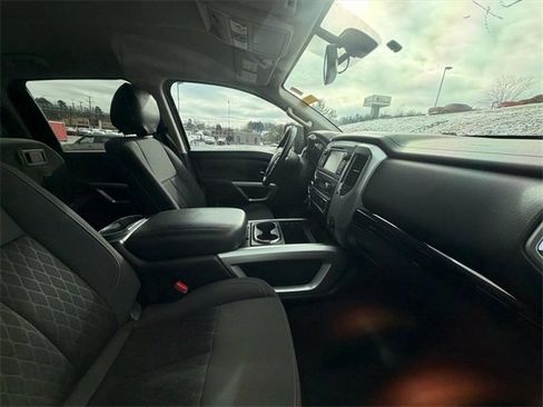 Used 2017 Nissan Titan SV image 13