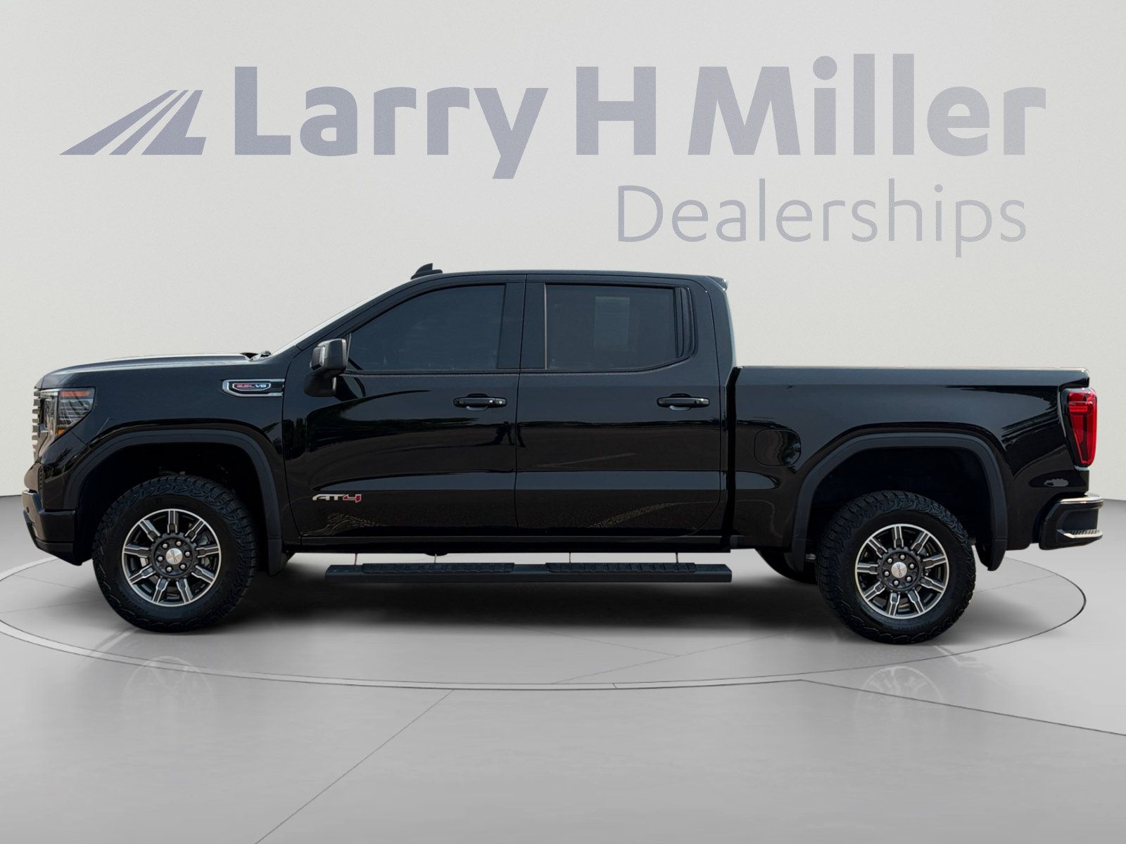 Used 2025 GMC Sierra 1500 AT4 AWD/4WD image 3