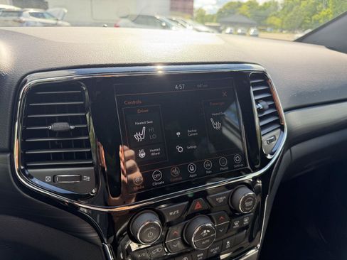 Used 2021 Jeep Grand Cherokee Laredo X AWD/4WD image 17