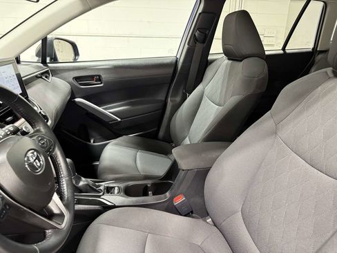 Used 2025 Toyota Corolla Cross LE image 13