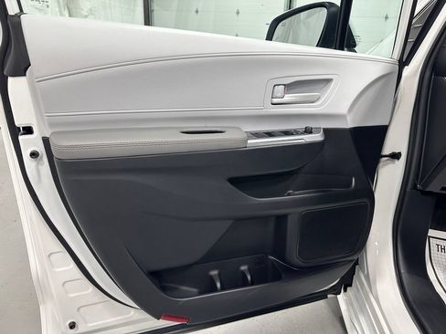 Used 2025 Toyota Sienna LE FWD image 8