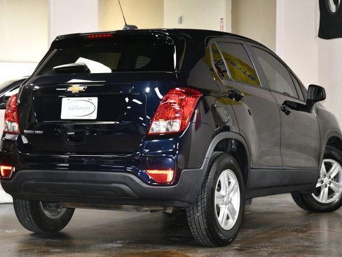 Used 2021 Chevrolet Trax LS w/ Tint and Cruise Package image 5