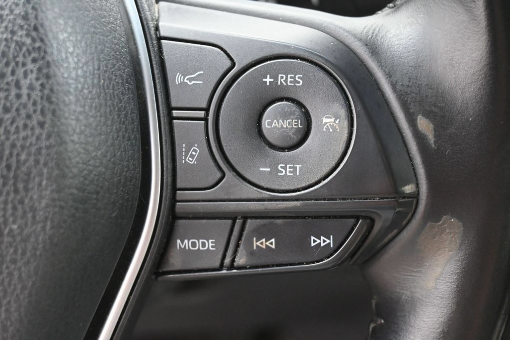 Used 2018 Toyota Camry SE FWD image 17
