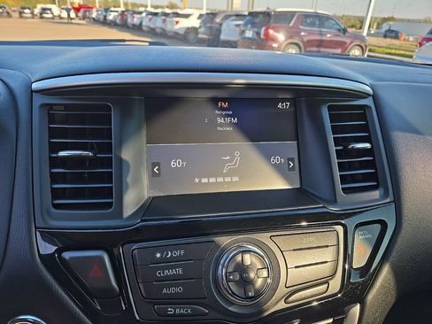 Used 2019 Nissan Pathfinder S image 24