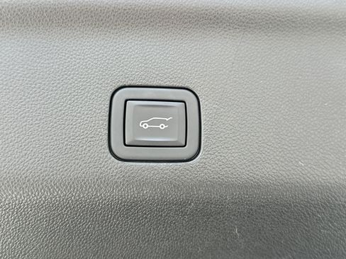 Used 2023 Chevrolet Tahoe Z71 w/ Luxury Package image 15