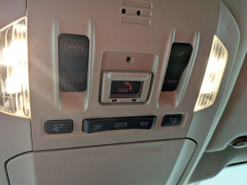 Used 2021 Toyota Highlander XLE image 30