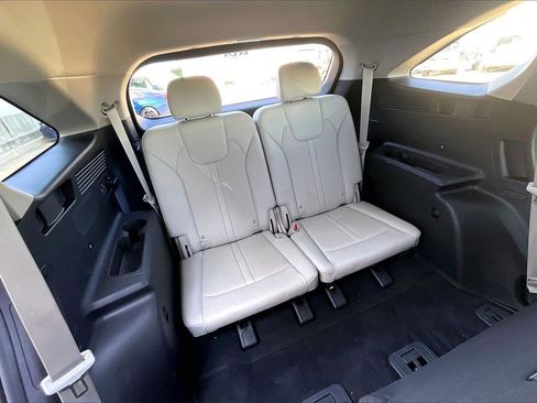 Used 2025 Kia Sorento S image 28