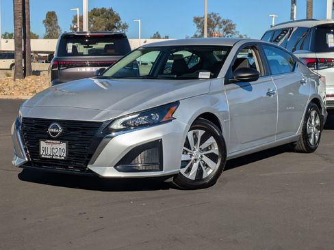 Certified 2025 Nissan Altima 2.5 S image 1