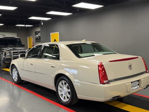 Used 2011 Cadillac DTS image 4