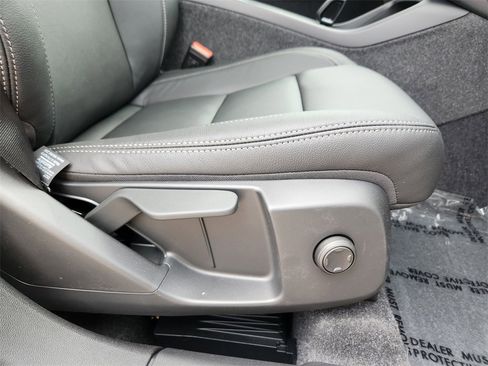 New 2025 Volvo XC40 B5 Core w/ Protection Package Premier image 23