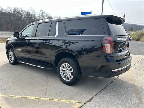 Used 2023 Chevrolet Suburban LT image 6