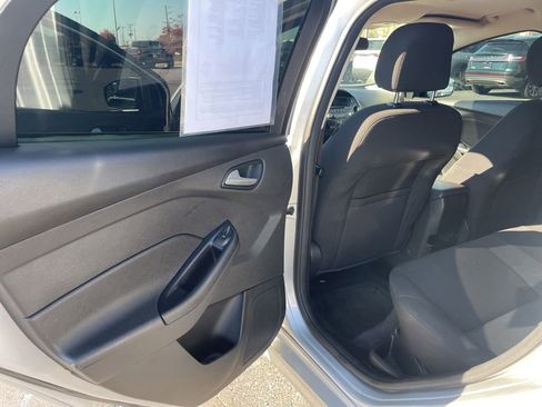 Used 2015 Ford Focus SE w/ SE Sport Package image 27