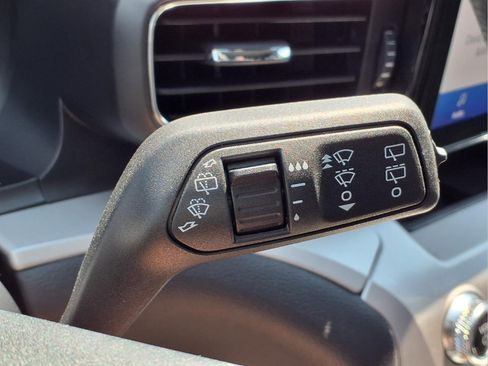 Used 2024 Ford Explorer XLT w/ Equipment Group 202A AWD/4WD image 17