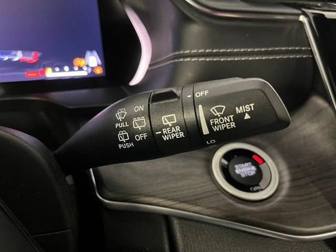 Used 2022 Jeep Grand Cherokee L Overland w/ Luxury Tech Group IV AWD/4WD image 24
