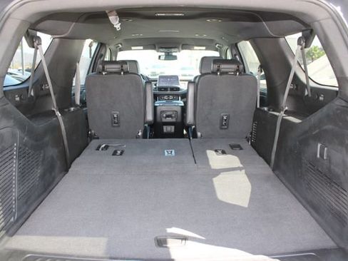 Used 2021 Chevrolet Suburban LT AWD/4WD image 7