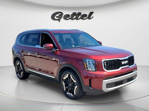 Used 2023 Kia Telluride EX w/ EX Captain's Chair Package FWD image 3