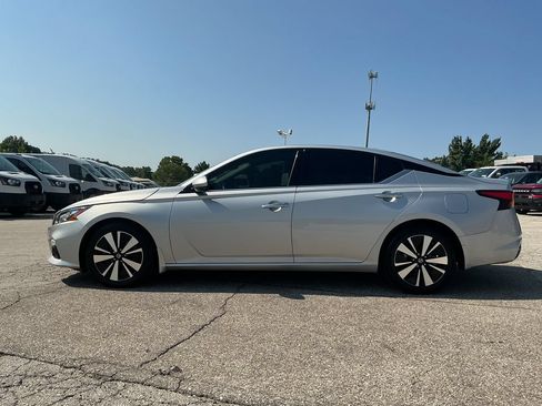 Used 2022 Nissan Altima 2.5 SL FWD image 2