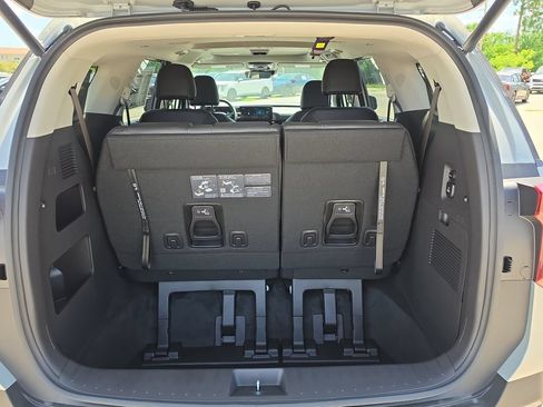 New 2027 Kia Carnival SX w/ Dark Edition Package FWD image 9